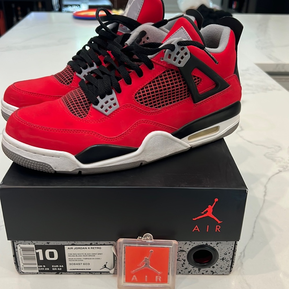 Jordan 4 Toro